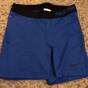Women’s Nike Compression Shorts (Medium)